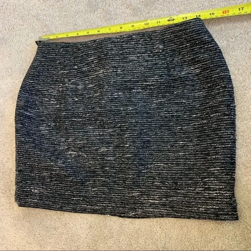 Aritzia Talula Black gray silver Tweed zippered mini skirt size 6